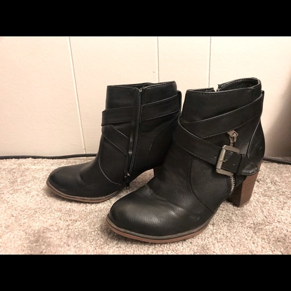 Adorable little booties! - Picture 1 of 1